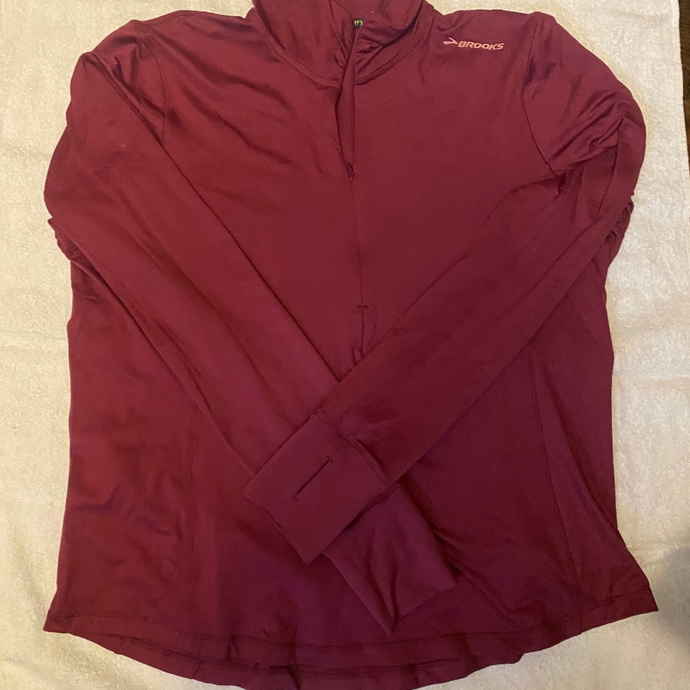 New Brooks Half Zip with thump holes